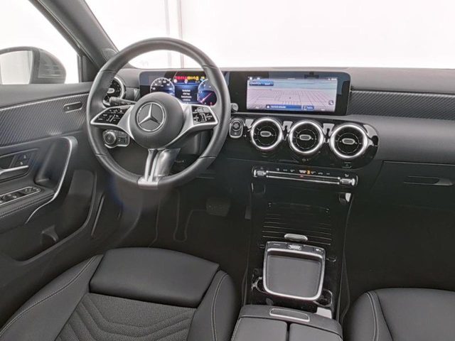 MERCEDES-BENZ A 180 Automatic Progressive Line Advanced