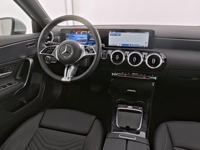 MERCEDES-BENZ A 180 Automatic Progressive Line Advanced M-hybrid