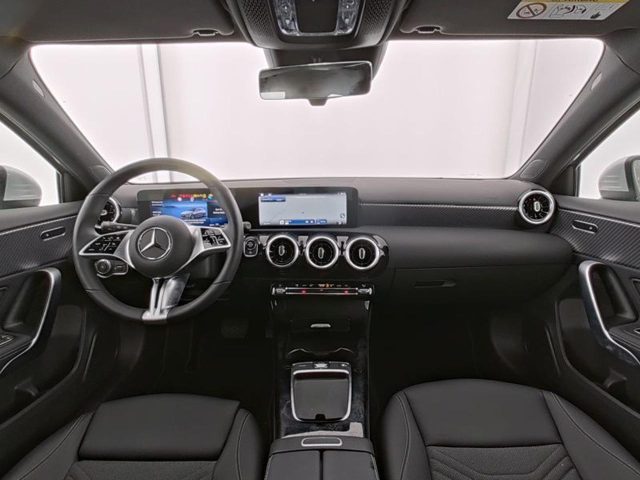 MERCEDES-BENZ A 180 Automatic Progressive Line Advanced M-hybrid