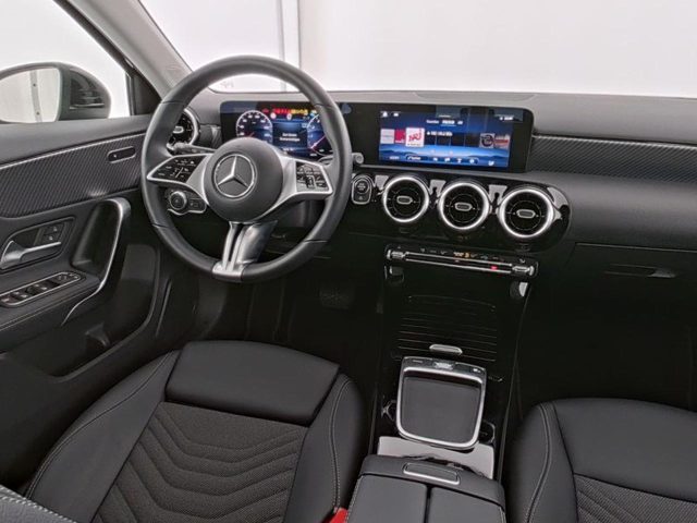 MERCEDES-BENZ A 180 Automatic Advanced